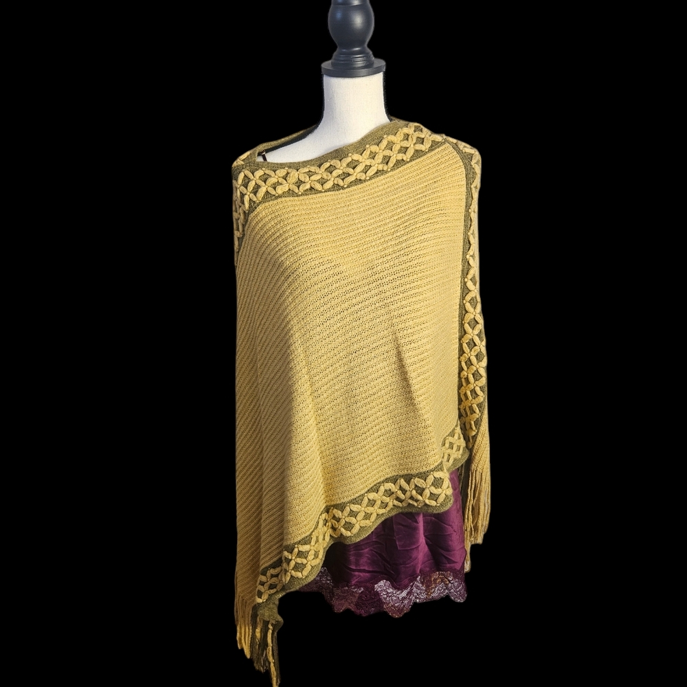 Knitted Poncho - Picture 4 of 10